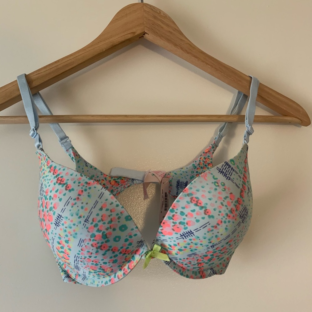 Victoria’s secrets Bra. (Brand new)